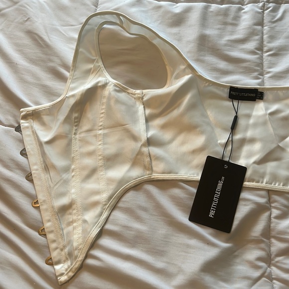Pretty little thing corset top - Picture 3 of 10